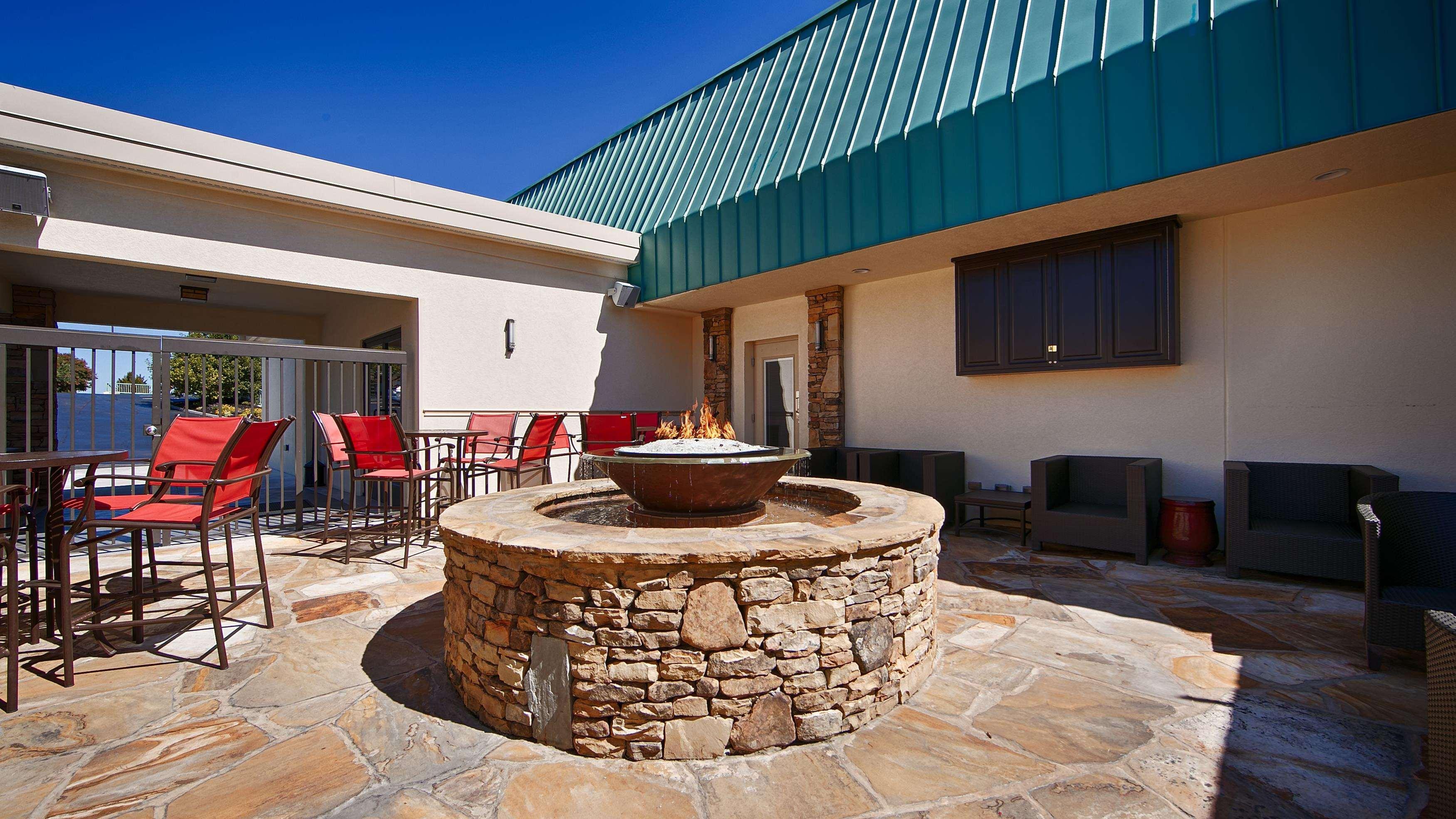 Best Western Newport Inn Exteriör bild